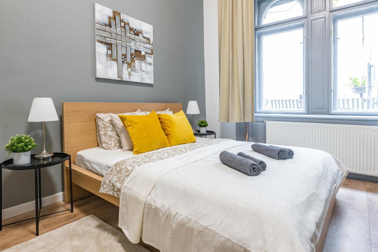 Deluxe Kazincy Apartment In The Heart Of Budapeşte Dış mekan fotoğraf