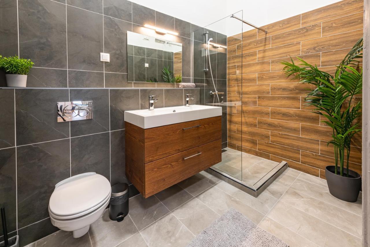 Deluxe Kazincy Apartment In The Heart Of Budapeşte Dış mekan fotoğraf