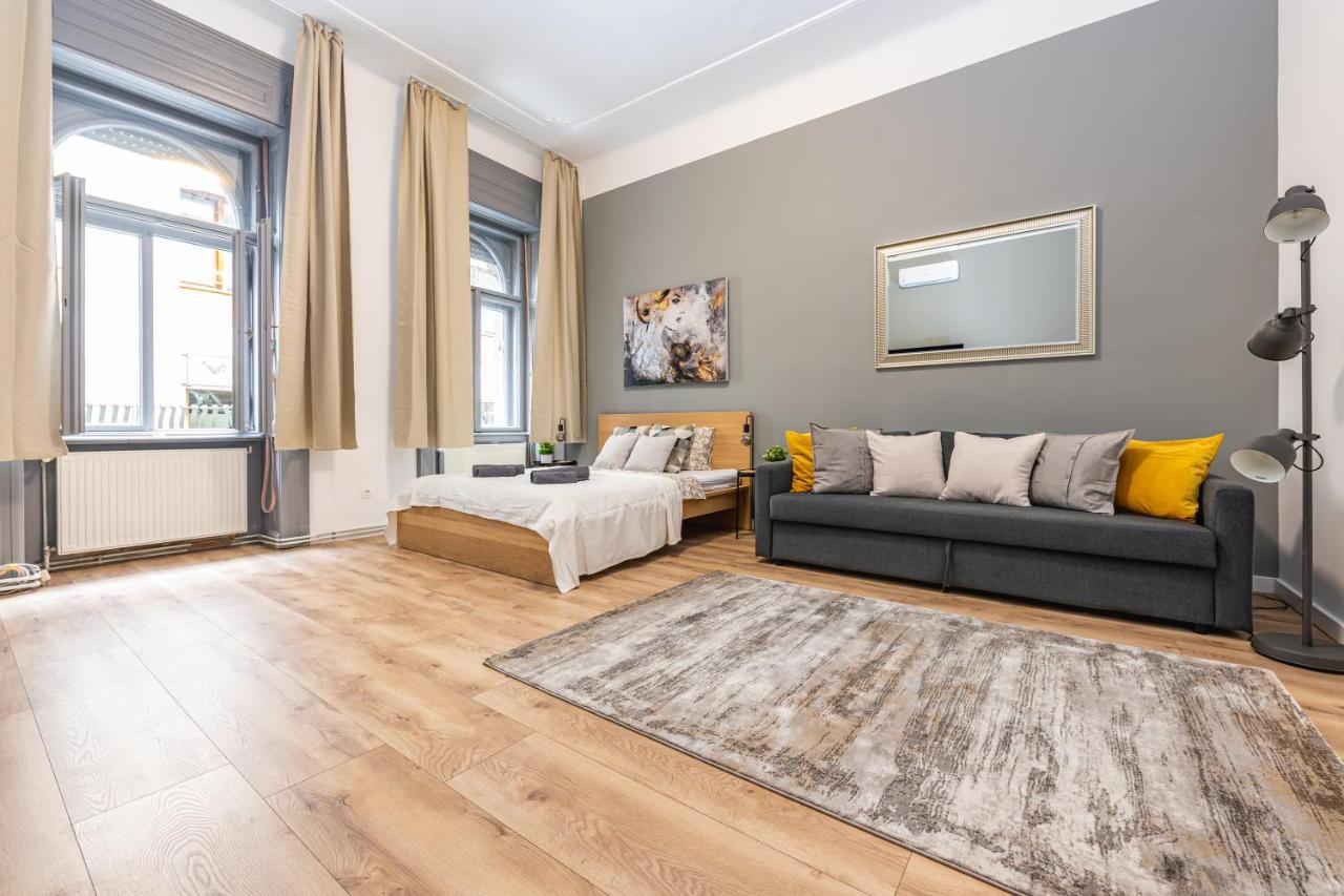 Deluxe Kazincy Apartment In The Heart Of Budapeşte Dış mekan fotoğraf