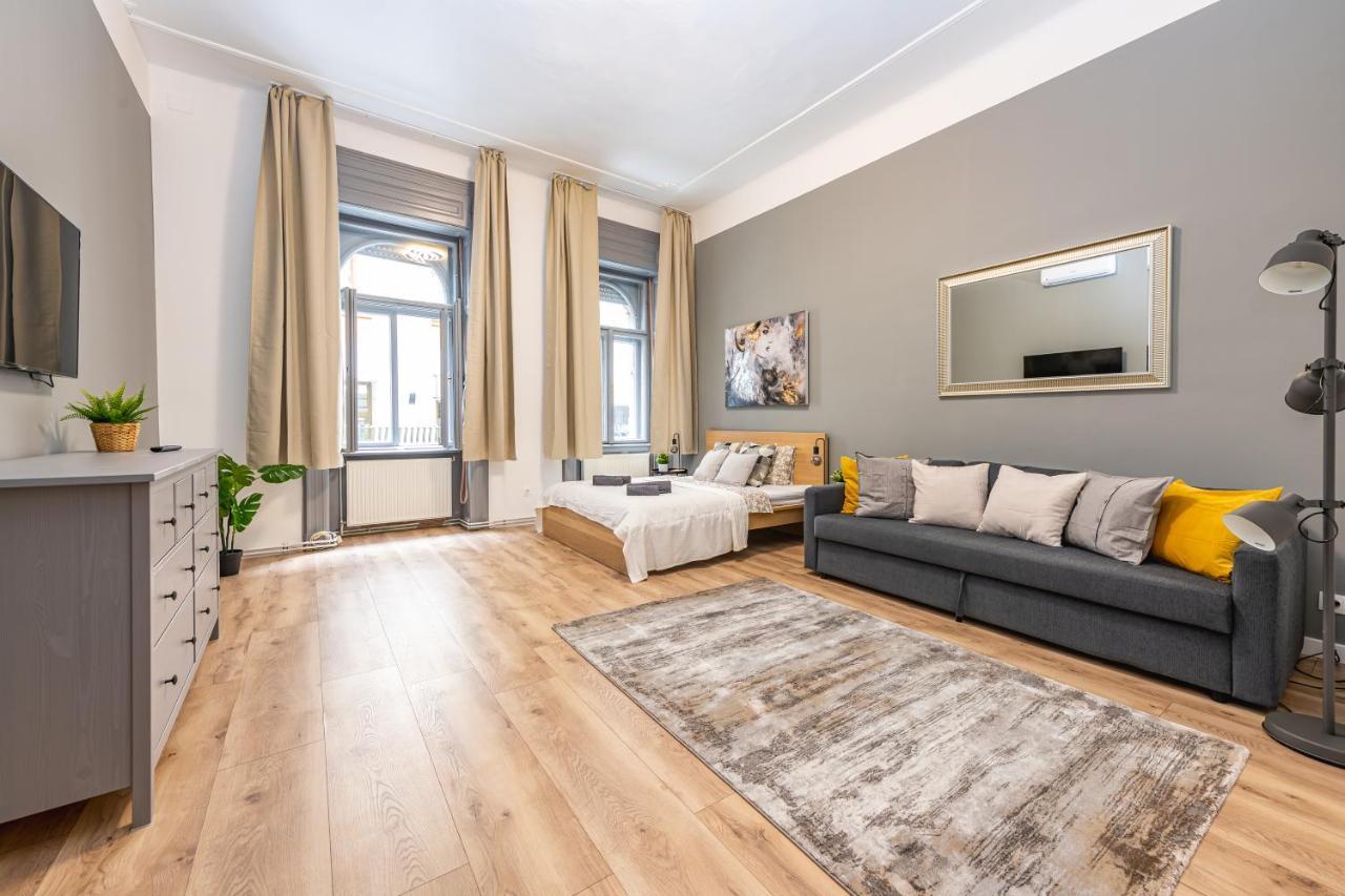 Deluxe Kazincy Apartment In The Heart Of Budapeşte Dış mekan fotoğraf
